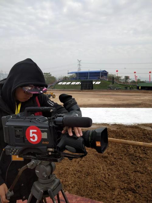 全国公路交通军地联合应急演练_空地联动救援演练_自行舟桥