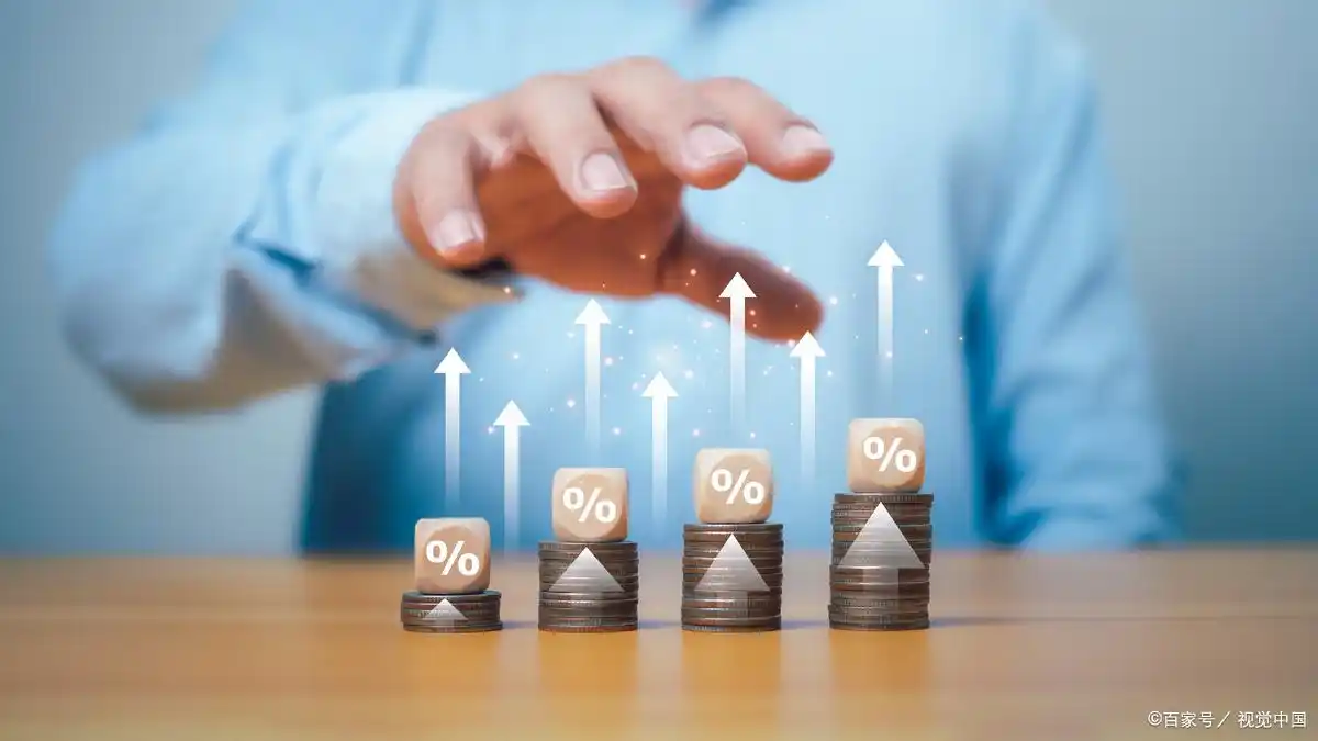 估值分化特征_下表给出一证券分析家_券商行业估值现状